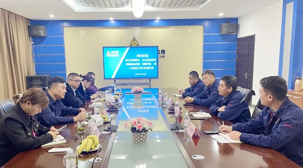 廣州塔山機械、廣州韓川液壓、江蘇靖江新世紀液壓、無錫密斯特智能裝備制造有限公司一行6人蒞臨力克川參觀交流1.jpg 廣州塔山機械、廣州韓川液壓、江蘇靖江新世紀液壓、無錫密斯特智能裝備制造有限公司一行6人蒞臨力克川參觀交流1.jpg